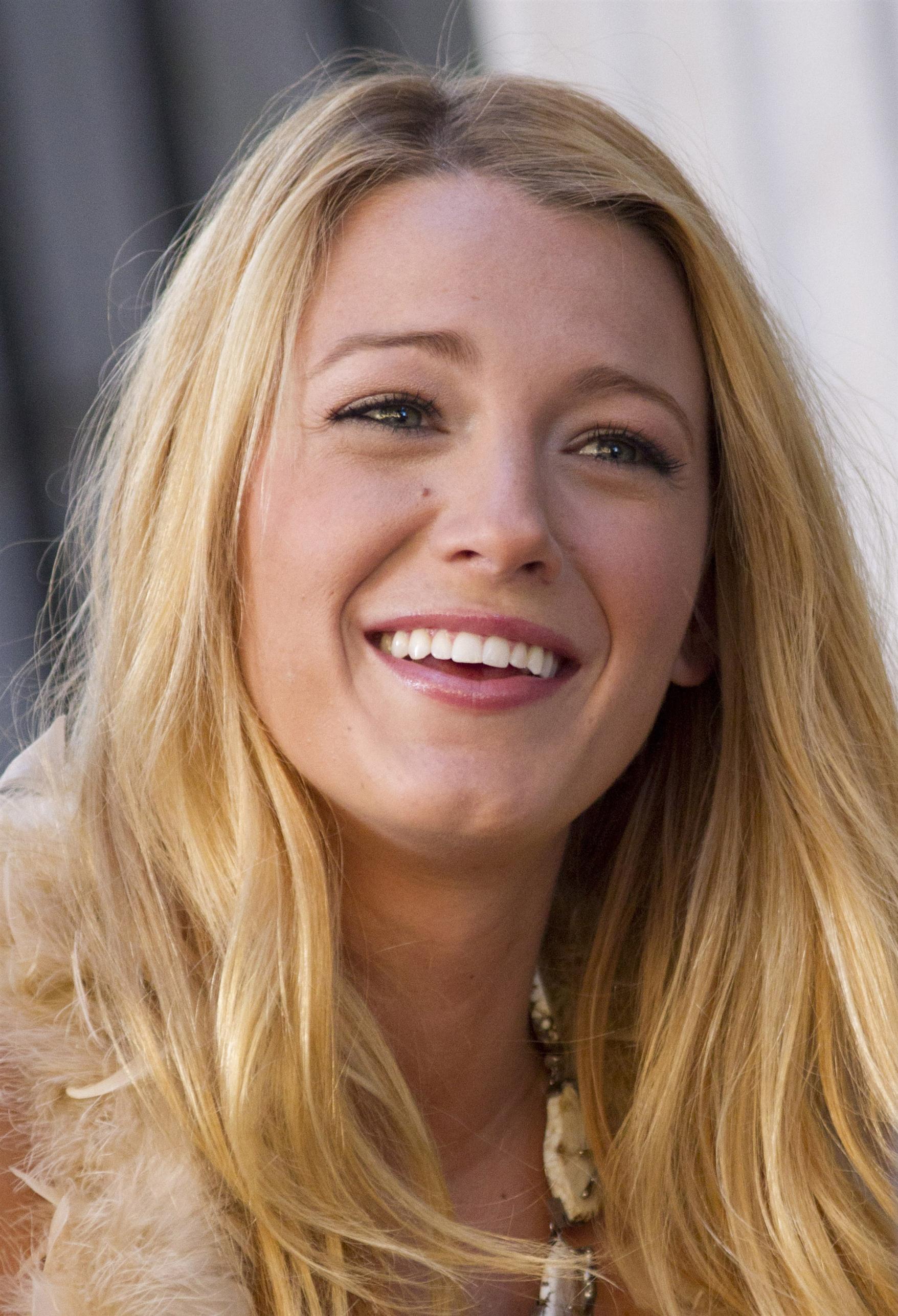 Blake Lively on the set of 'Gossip Girl' shooting on location | Picture 68602